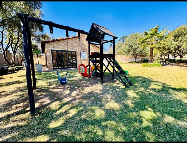 2 BEDROOM FLAT FOR SALE IN MAROELADAL
